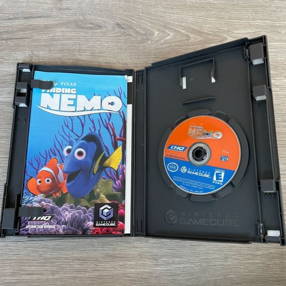 Finding Nemo (Nintendo GameCube, 2001) CIB w/ Manual & Booklet - Picture 2 of 4